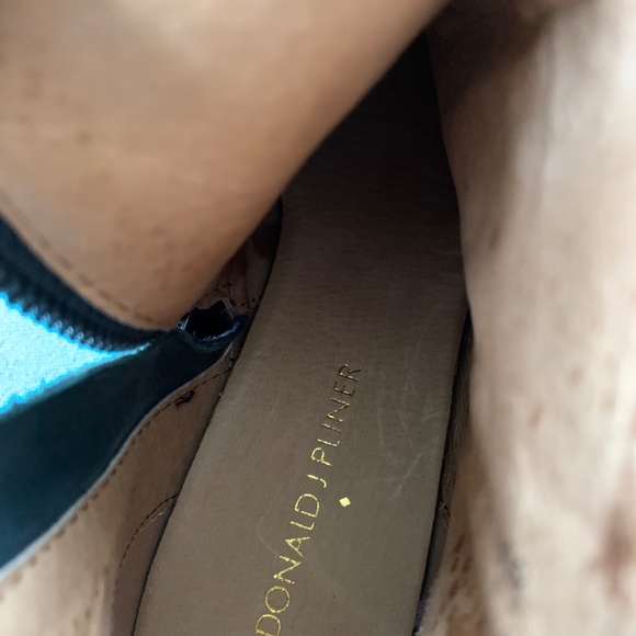 Donald J Pliner Dalis buckle zip anlel black sueded leather hooded bootie 6M - Picture 3 of 6